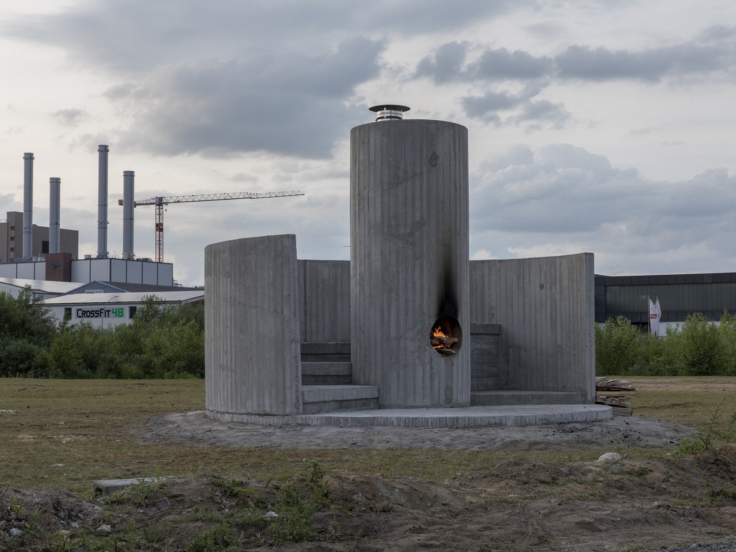 Oscar Tuazon, Burn the formwork, Skulptur Project 2017, fot. 