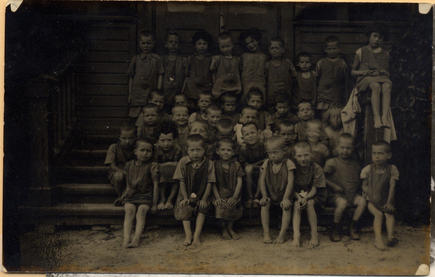 Dzieci na kolonii letniej w Gocławku, lata trzydzieste