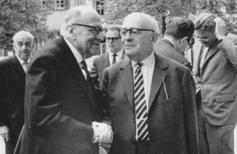 Jürgen Habermas (po lewej z tyłu), Max Horkheimer (po lewej z przodu) i Theodor W. Adorno (z prawej) w Heidelbergu, 1964 / fot. Jeremy J. Shapiro, CC BY-SA 3.0