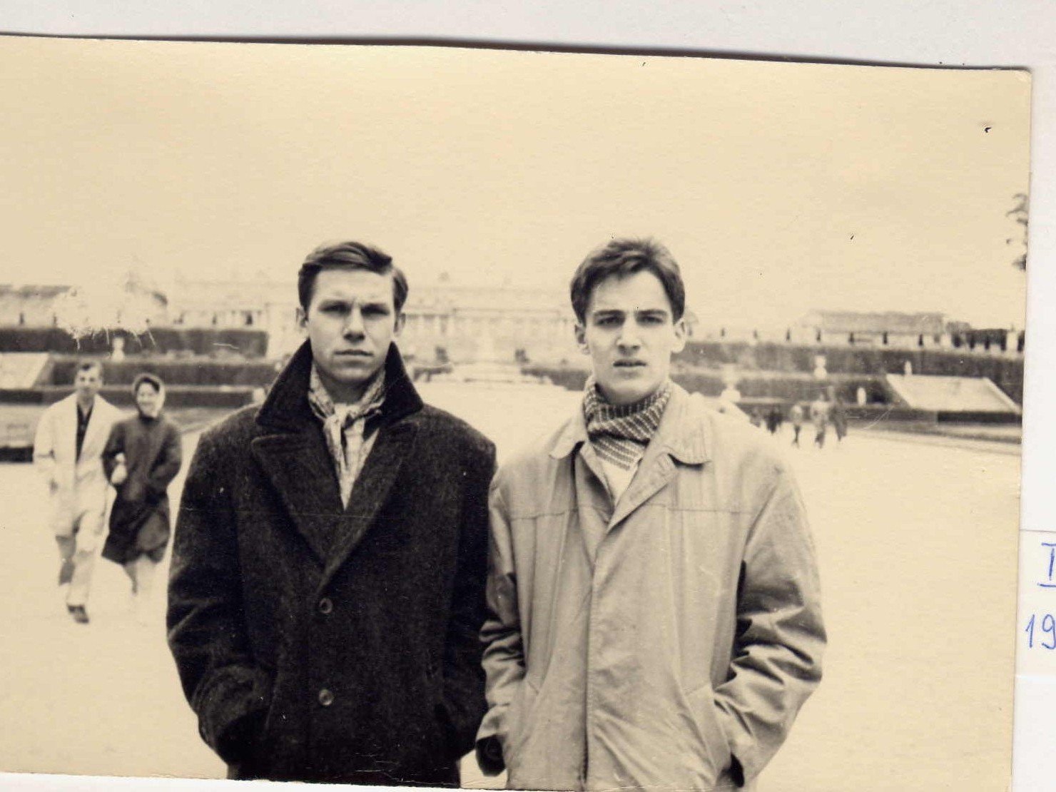Andrzej Korzyński (z lewej) w 1959 roku w Paryżu, fot. archiwum prywatne