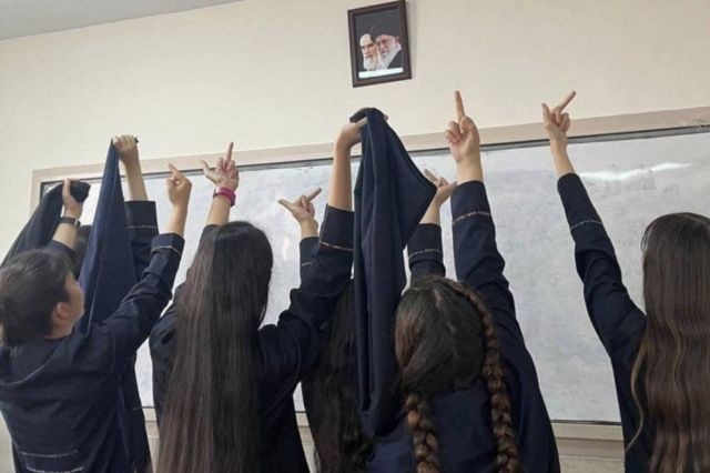 Protest uczennic w Iranie, źródło: media społecznościowe