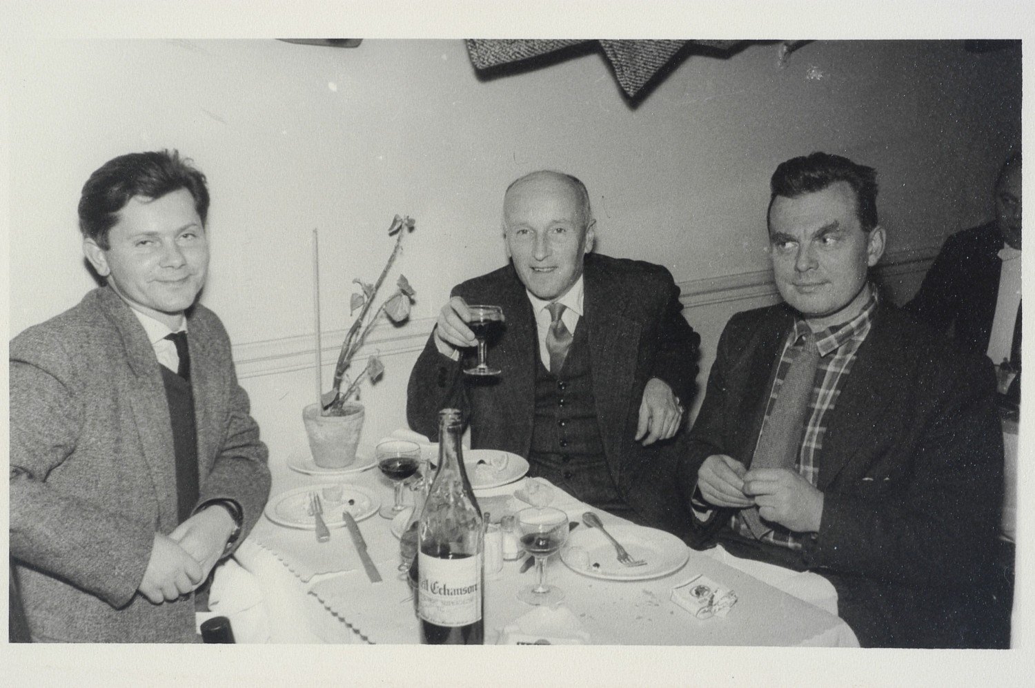 Zbigniew Herbert, Leopold Łabędź i Czesław Miłosz. Paryż, ok. 1958 roku / Archiwum Zbigniewa Herberta, Biblioteka Narodowa