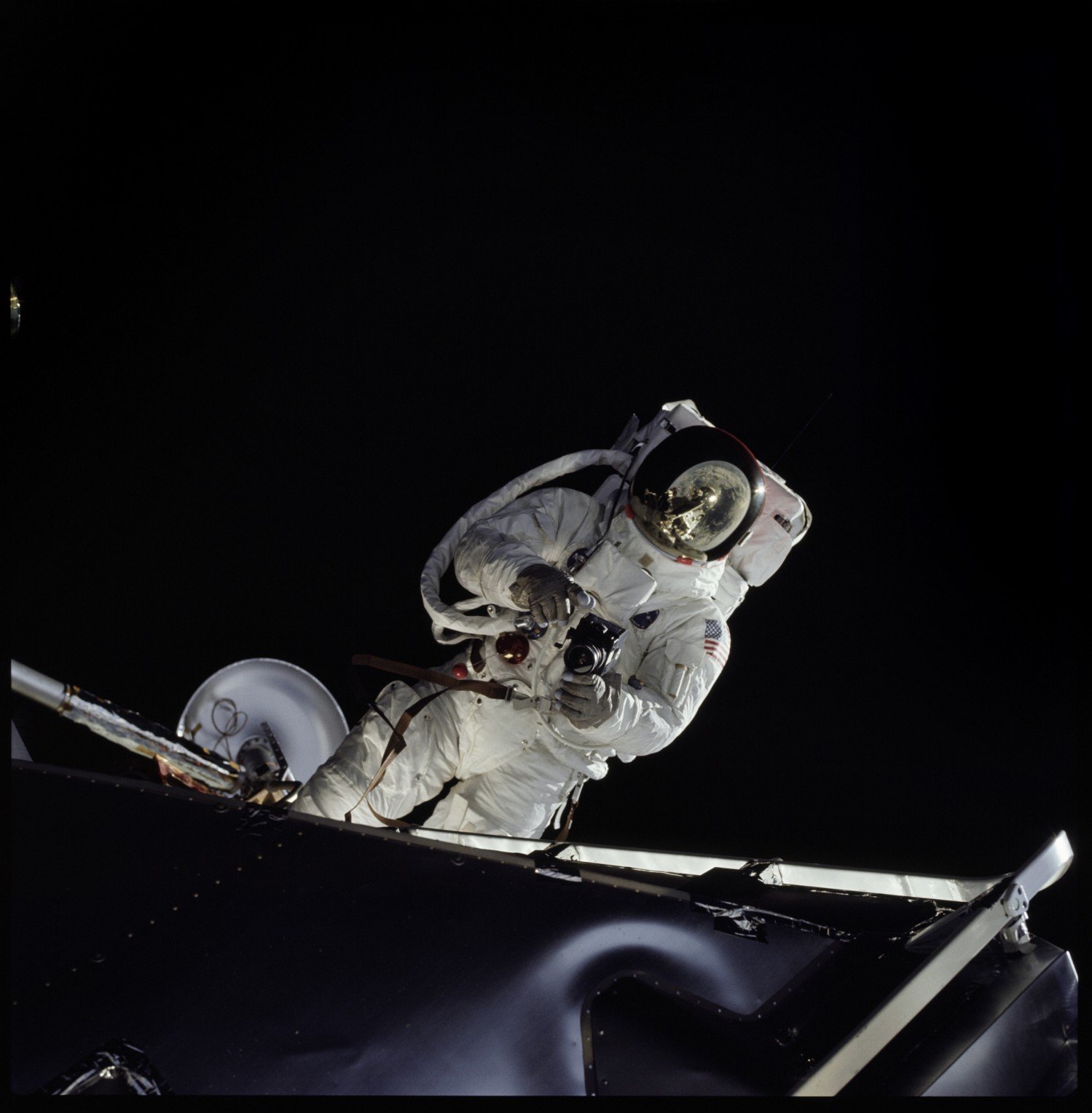 Rusty Schweickart podczas spaceru kosmicznego, Apollo 9, 3‒13.03.1969, fot. Dave Scott