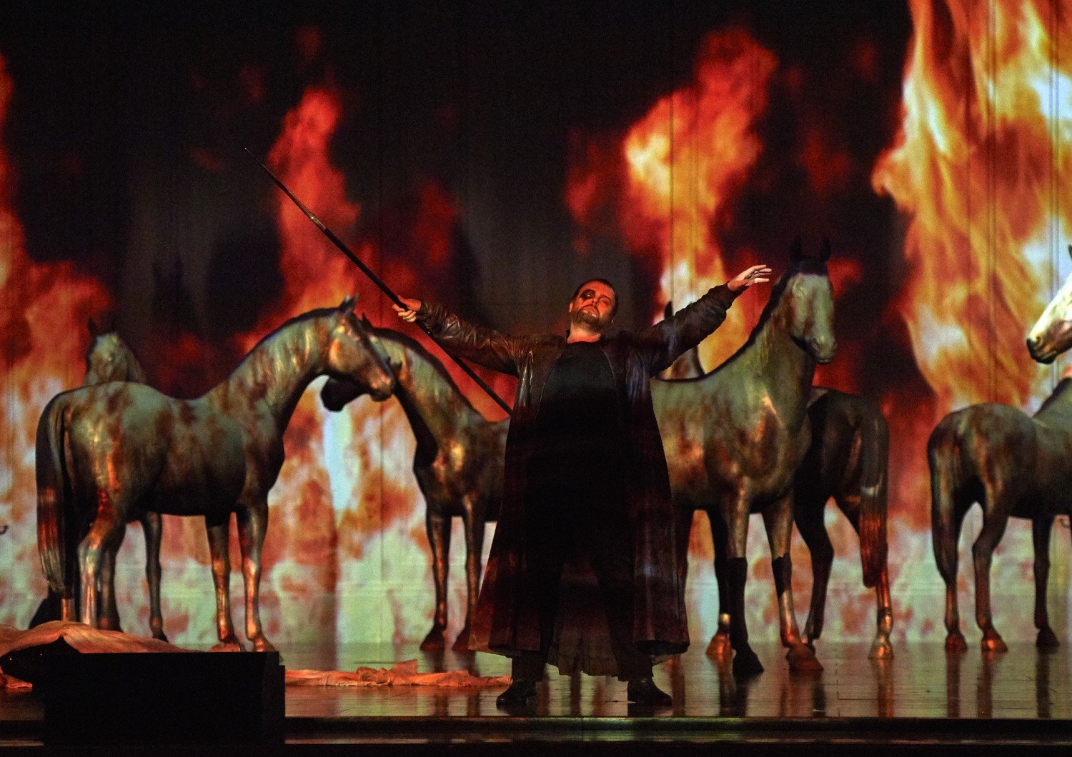 Tomasz Konieczny jako Wotan w „Walkirii“ Ryszarda Wagnera podczas Tournee Opery Wiedenskiej do Tokyo, listopad 2016