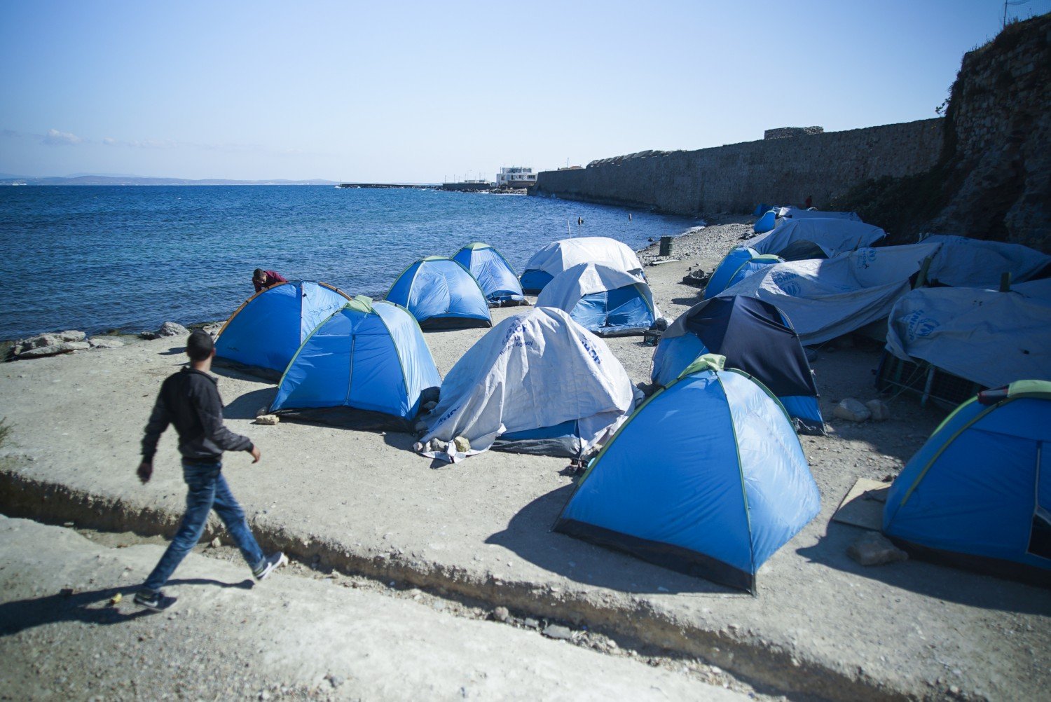 Wioska namiotów na wyspie Chios, Grecja, 2016