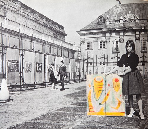 Wystawa Ceramiczny eksperyment, Pałac pod Blachą (Polska, 1960, nr 9, s. 36, fot. M. Holzman