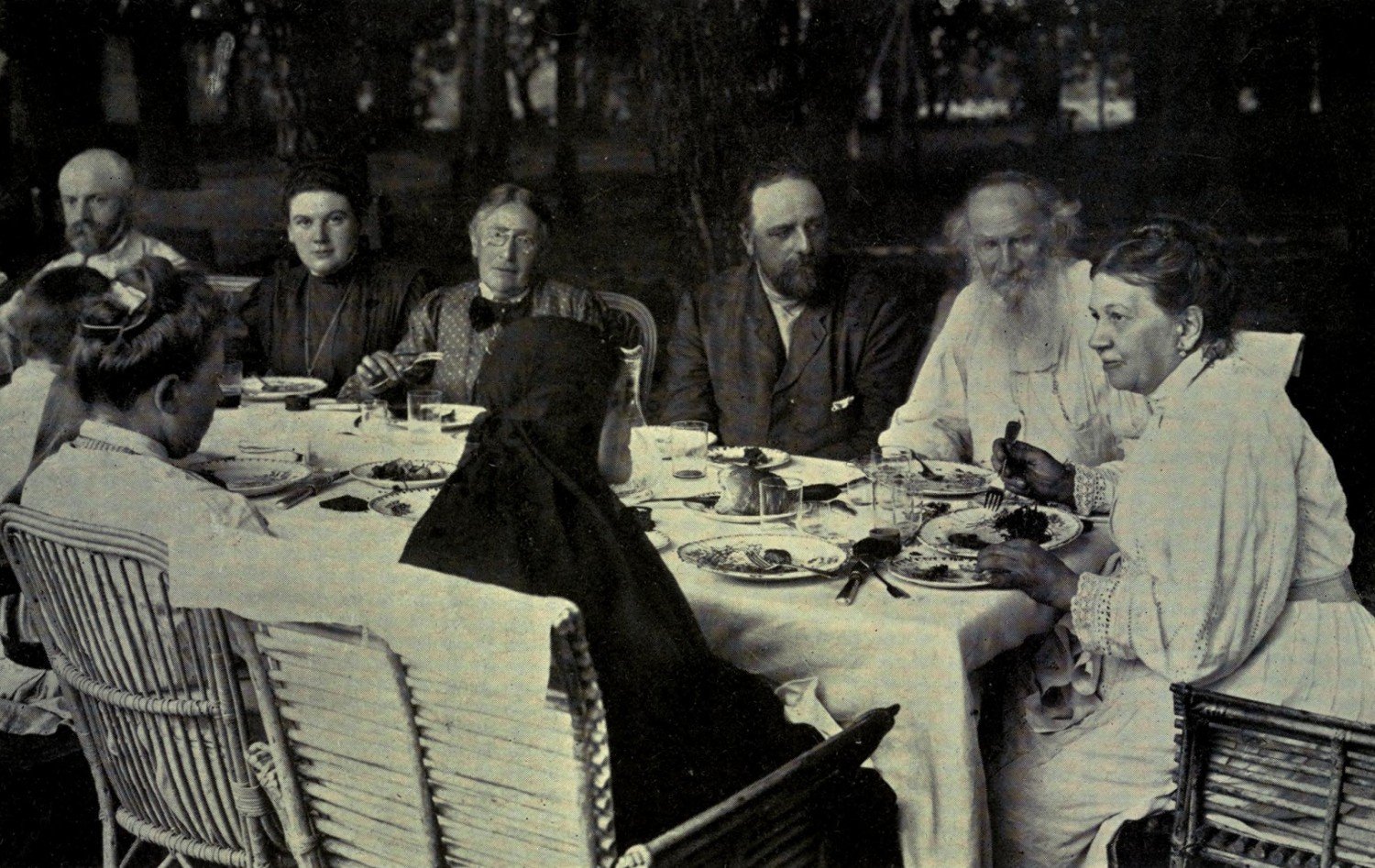 Lew Tołstoj z rodziną w Jasnej Polanie około 1905 roku