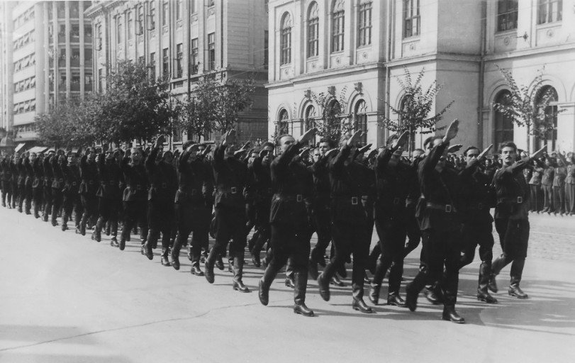 Marsz Żelaznej Gwardii w Bukareszcie w 1940 roku