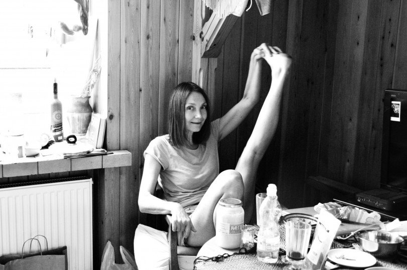 Kozyra Katarzyna w kuchni swojego mieszkania w Warszawie fot. Piotr Szenajch, 2013