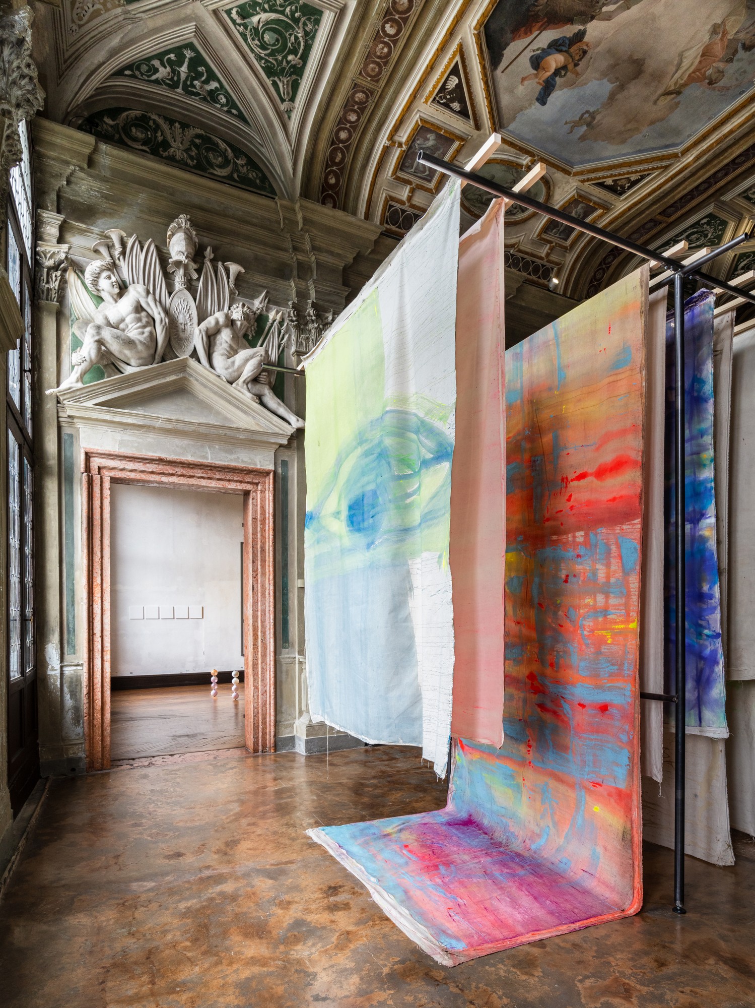 Praca Vivian Suter / Fondazione Prada, fot. Marco Cappelletti